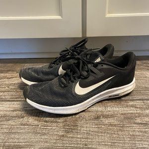 black nike shoes